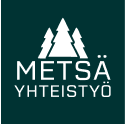 Logo, jossa on tummanvihreällä taustalla kolme tyyliteltyä valkoista mäntyä tekstin "METSÄ YHTEISTYÖ" yläpuolella.