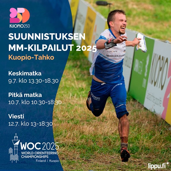 Urheiluvarusteisiin pukeutunut miespuolinen suunnistaja juoksee ulkona kartta kädessään. Kuopio-Tahkolla vuonna 2025 järjestettävien suunnistuksen MM-kilpailujen tapahtumatiedot sekä eri kilpailujen päivämäärät ja kellonajat on lueteltu.