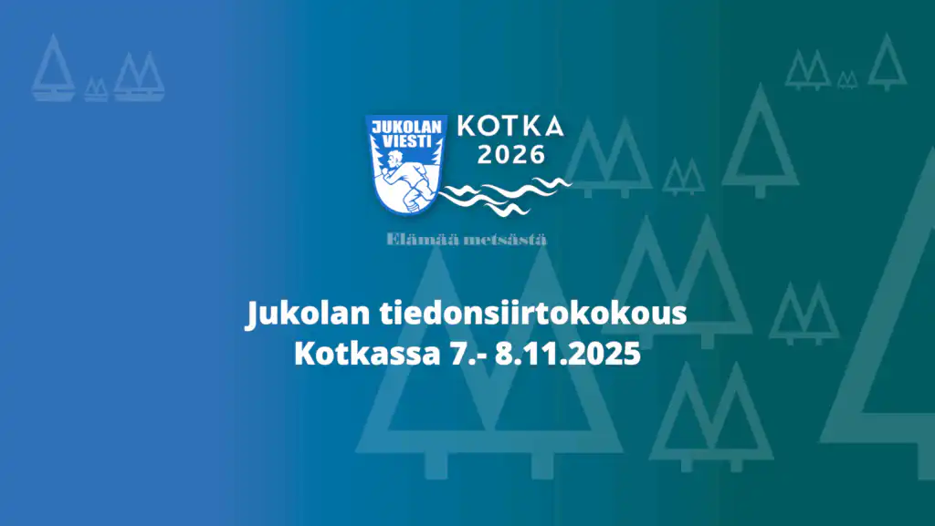 Sinivihreä gradienttitausta, jossa on puiden ääriviivat. Keskellä teksti "Jukolan tiedonsiirtokoulu Kotkassa 7.-8.11.2025". Yläpuolella Jukolan releen logo ja "Kotka 2026, Elämää metsästä".